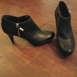 Liz claiborne heel bootie